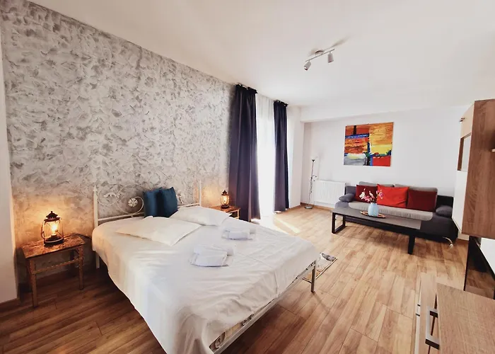 Ultracentral 5* Boutique Hotel Style Apartment. Brand New. 2 Rooms. Spacious. Free Parking
