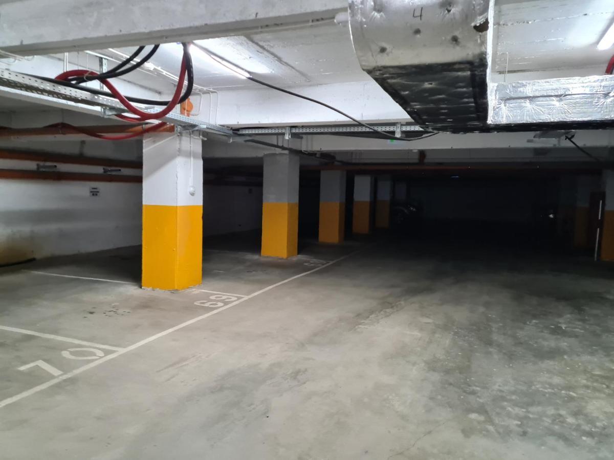 Apartment Ultracentral 5* Boutique Style Apartment. Brand New. 2 Rooms. Spacious. Free Parking *