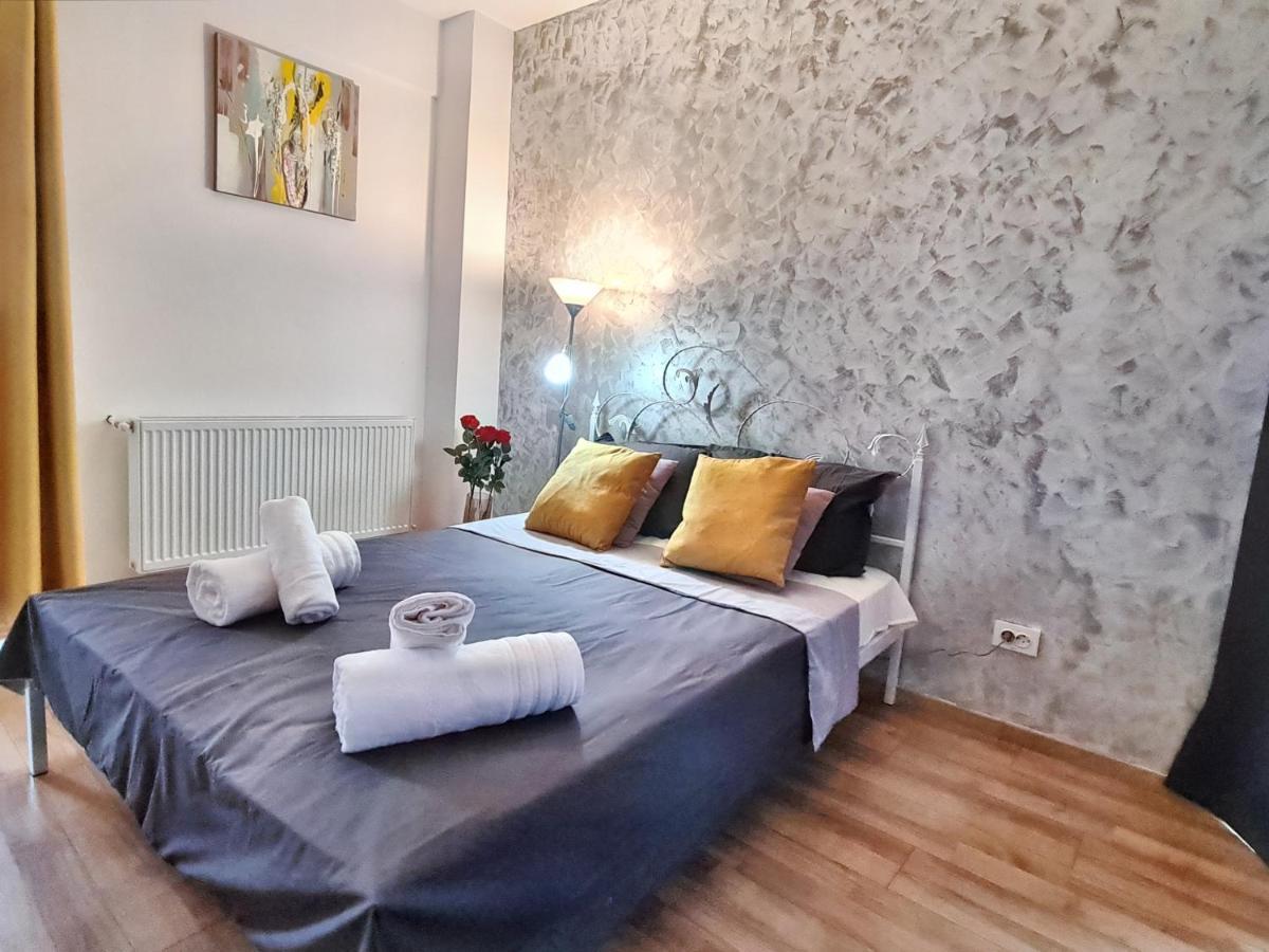 Ultracentral 5* Boutique Style Apartment. Brand New. 2 Rooms. Spacious. Free Parking Apartment