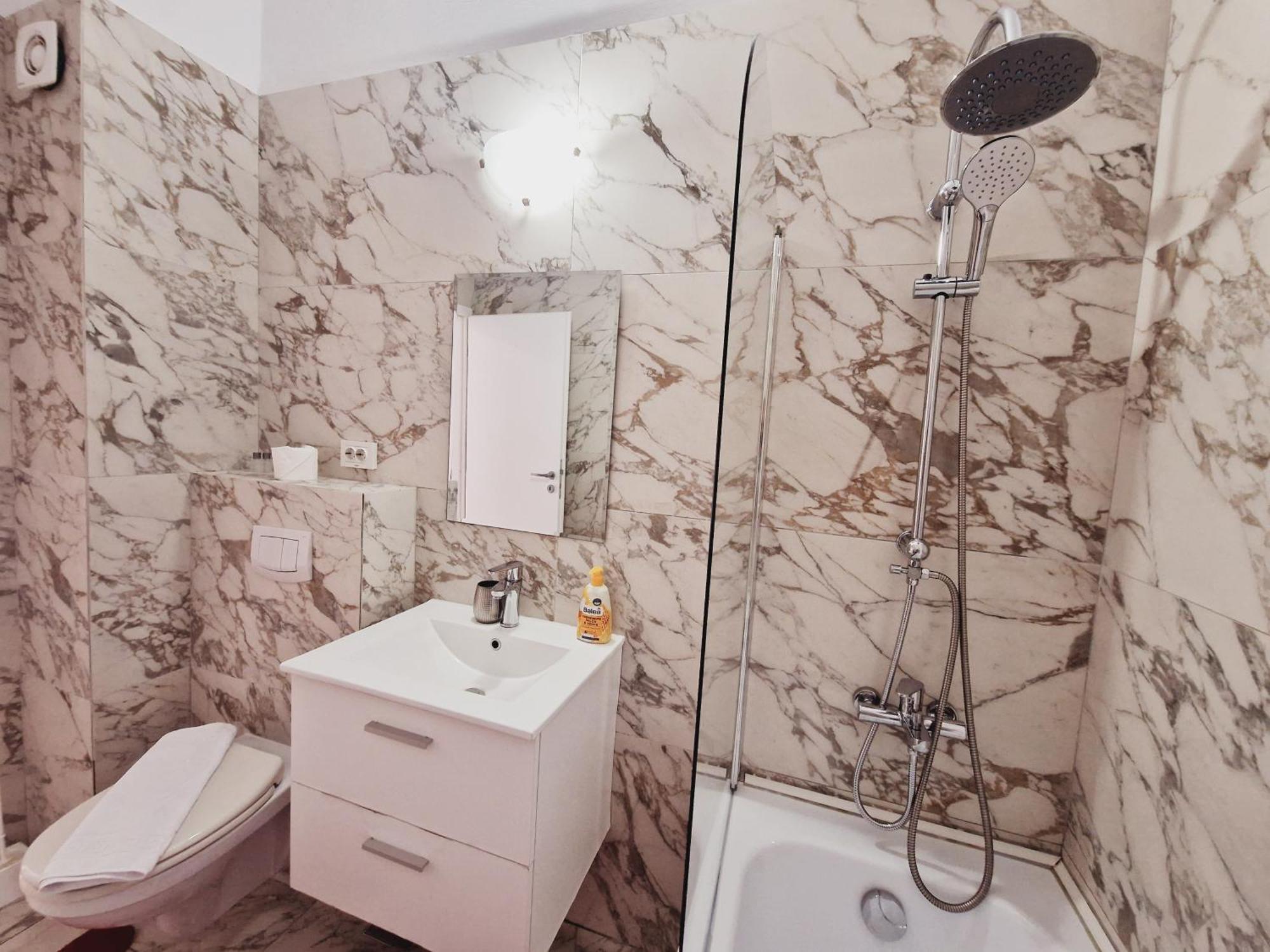 Ultracentral 5* Boutique Style Apartment. Brand New. 2 Rooms. Spacious. Free Parking